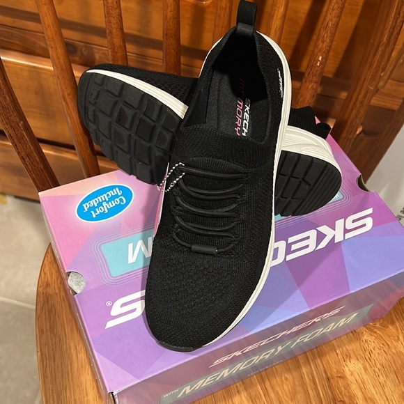 Skechers  Memory Foam Machine Washable - Picture 6 of 16